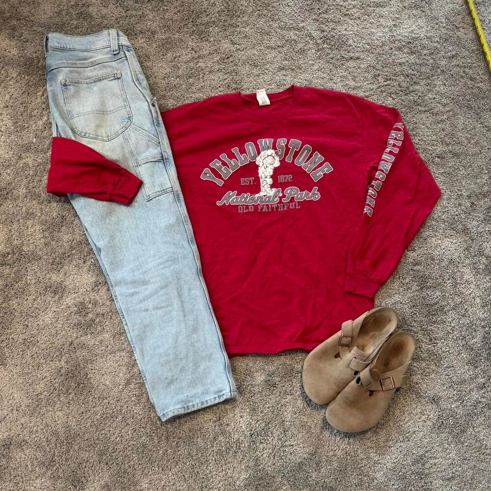 Gildan Men's Red and Burgundy T-shirt